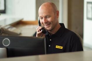 聯(lian)係(xi)我(wo)們 聯(lian)係(xi)我(wo)們